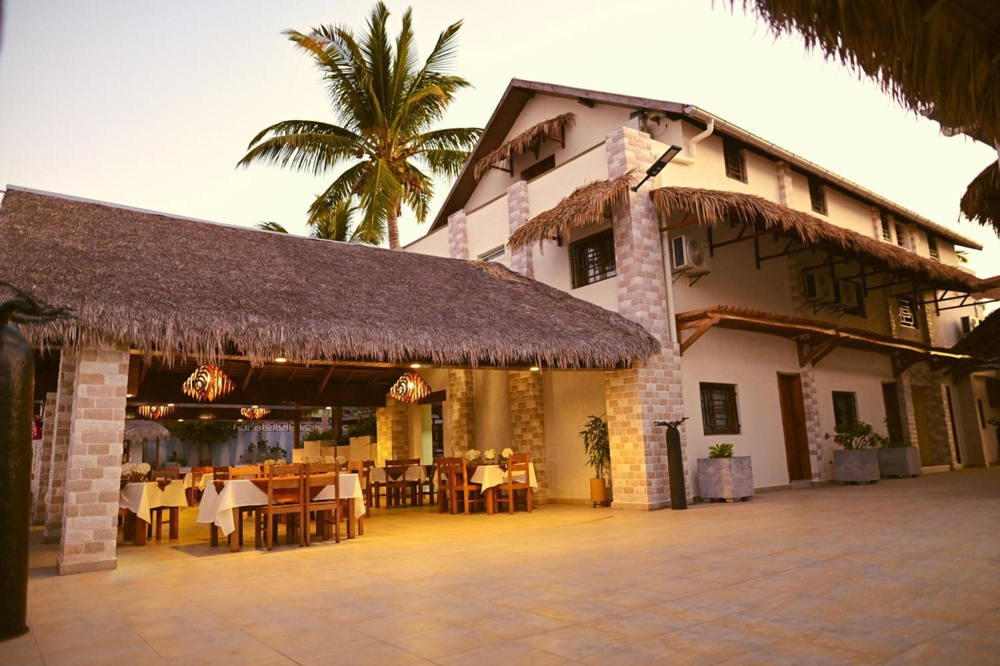 Hotel Baobab Cafe Morondava Eksteriør bilde