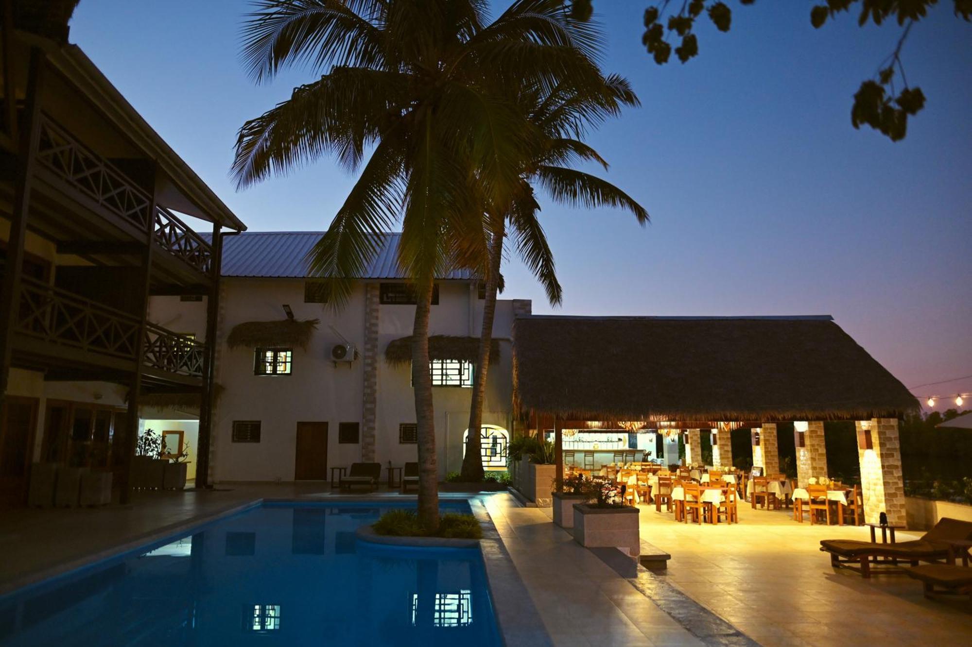 Hotel Baobab Cafe Morondava Eksteriør bilde