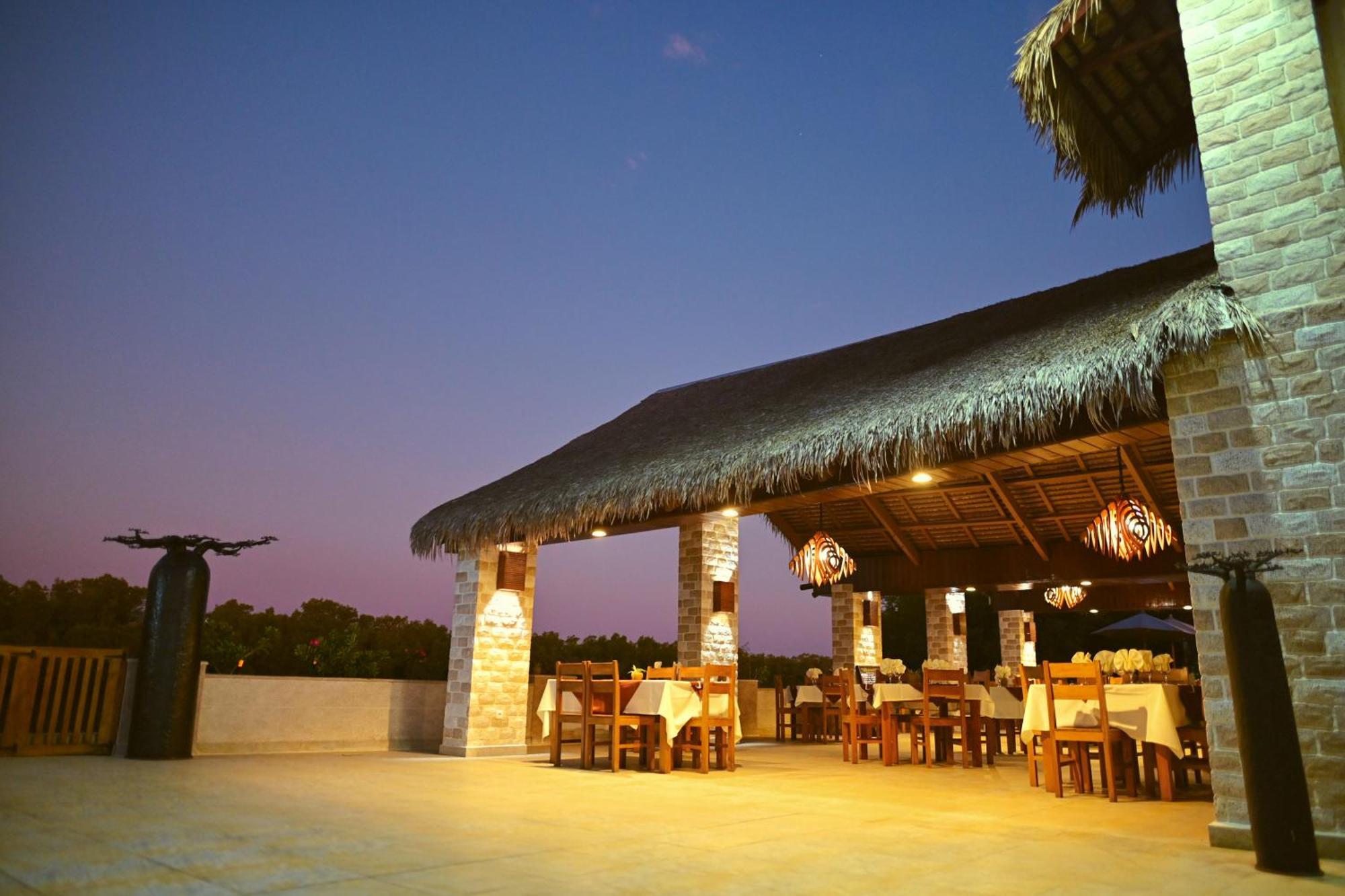 Hotel Baobab Cafe Morondava Eksteriør bilde