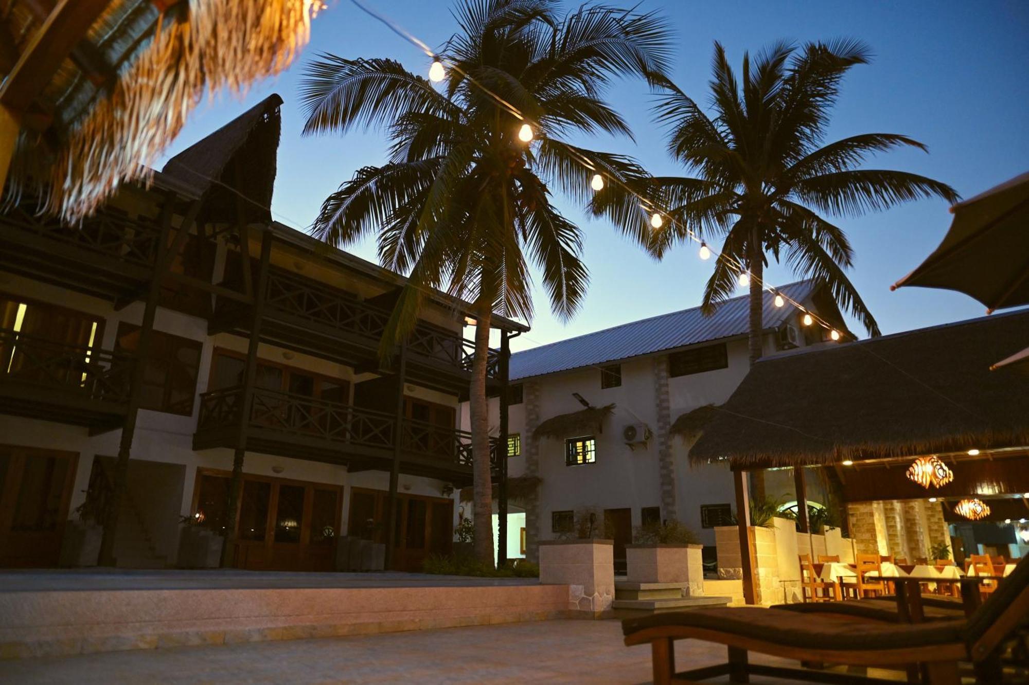 Hotel Baobab Cafe Morondava Eksteriør bilde